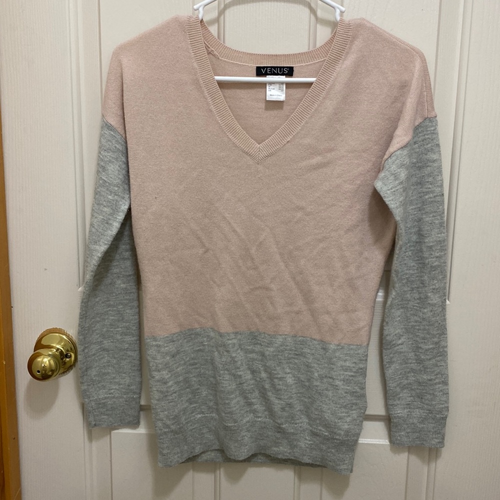 Nice color block Venus sweater top